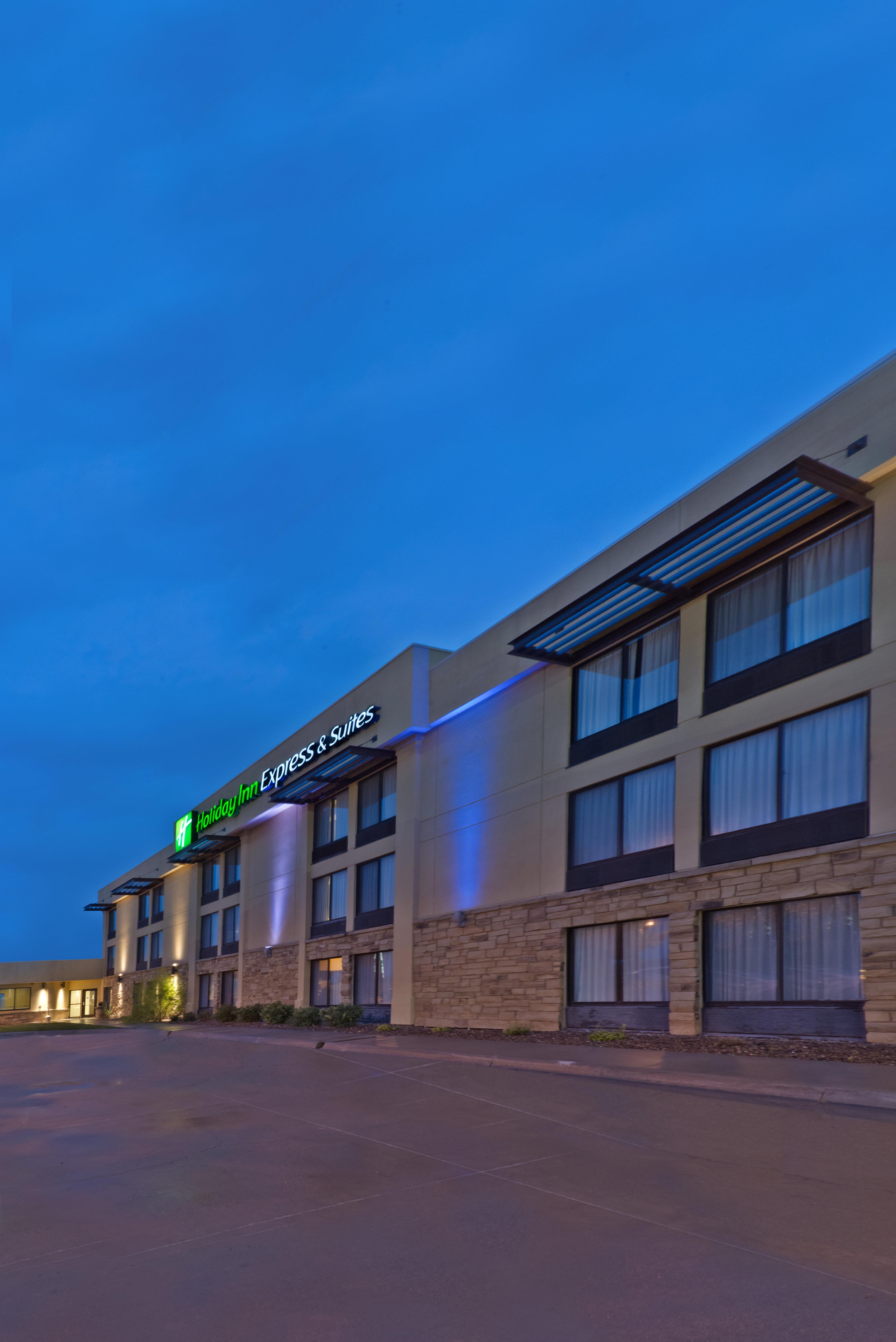 Hotel Holiday Express & By Ihg