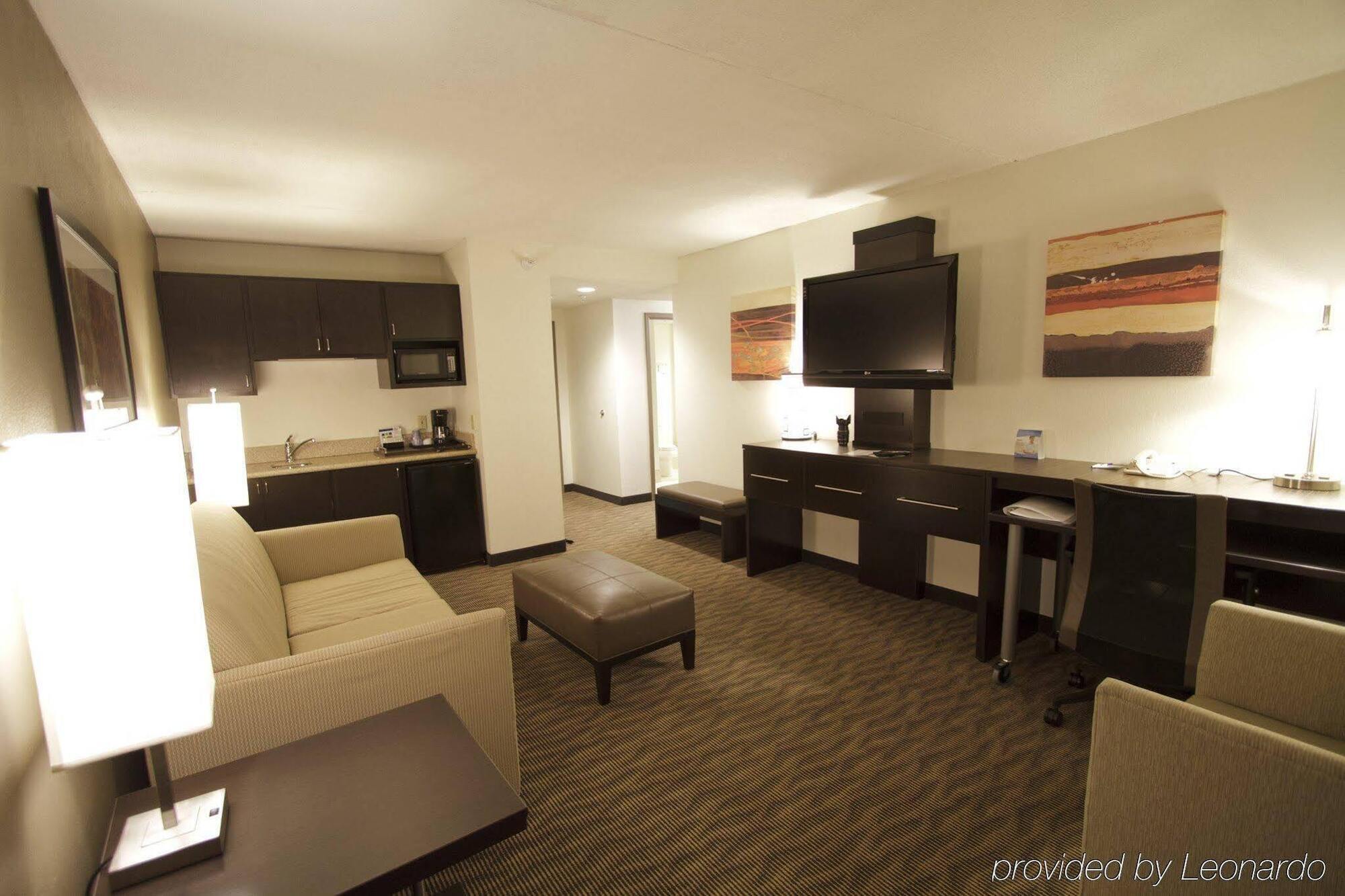 Holiday Express & By Ihg Hotel Colby